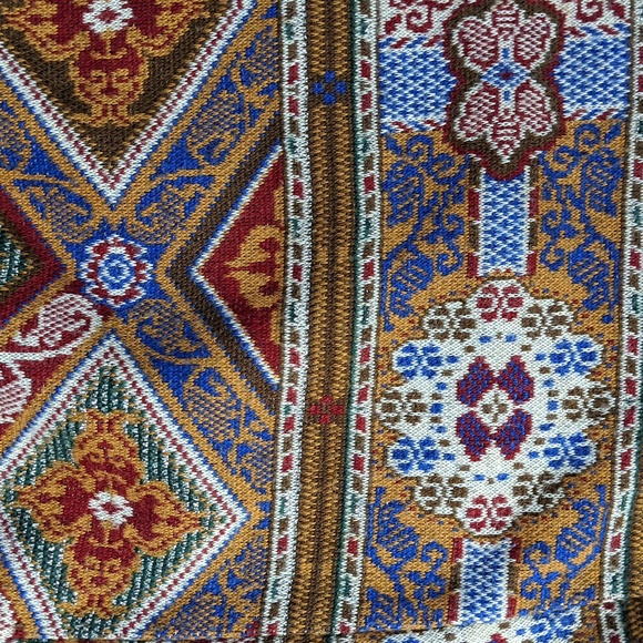 The Limited Skirt Absolutely Stunning - Picture 2 of 4